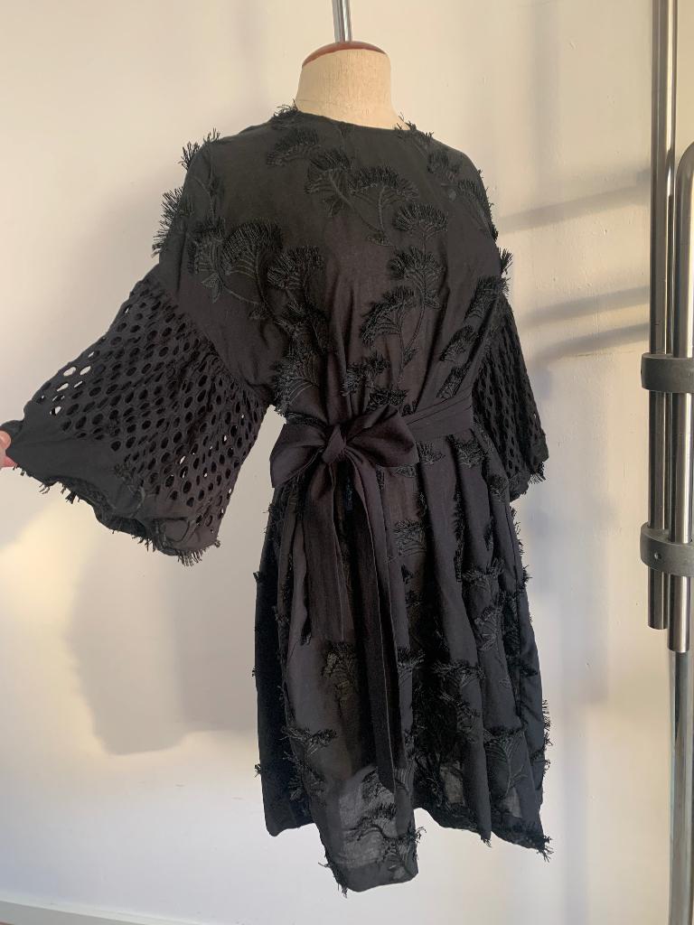 Munthe elegante Jurk oversized aplicatie zwart 38/40 = M/L, Maat 38/40 (M), Verzenden, Zwart, Zo goed als nieuw