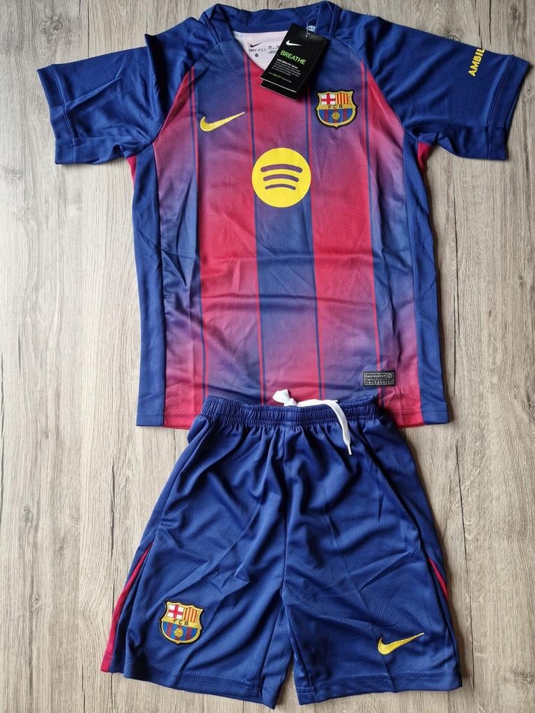 Fc Barcalona tenue maat 116-122, Sport en Fitness, Voetbal, Maat XS of kleiner, Ophalen of Verzenden, Nieuw, Set