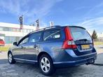 Volvo V70 2.0 Momentum|Leder Navi Cruise Clima APK Trekhaak, Auto's, Voorwielaandrijving, 145 pk, 4 cilinders, Blauw