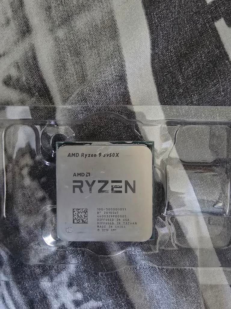 AMD Ryzen 9 3950X CPU met Originele Verpakking, Computers en Software, Processors, Ophalen of Verzenden, Zo goed als nieuw, 16-core