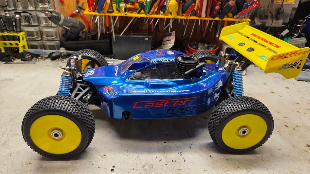 Te koop zogoed als nieuwe caster racing, Gebruikt, Ophalen of Verzenden, Auto onroad, Schaal 1:8