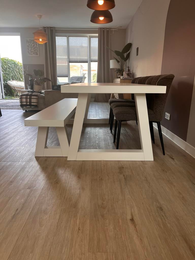 Eettafel met eettafelbankje, Huis en Inrichting, Tafels | Eettafels, 200 cm of meer, Zo goed als nieuw, Vijf personen of meer