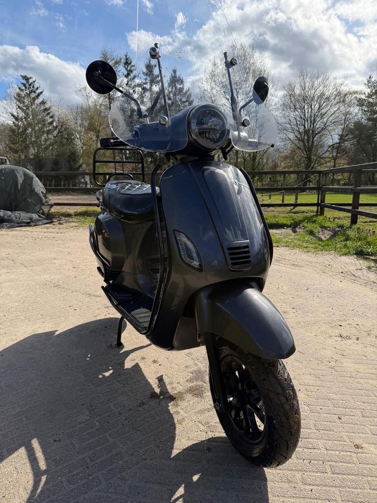 Santini E-capri 4.0  scooter matzwart met dubbele accu 2023, Ophalen, Gebruikt, Elektrisch, Overige merken