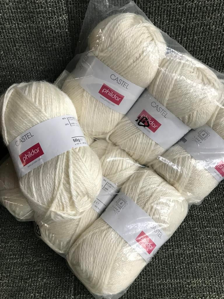 7 bollen phildar ‘castel’ wol / breigaren kleur ecru met wol, Ophalen of Verzenden, Zo goed als nieuw, Breien, Wol of Garen