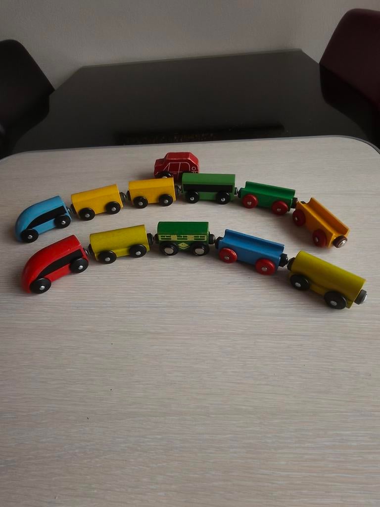 Houten auto s met magneet, Kinderen en Baby's, Speelgoed | Houten speelgoed, Ophalen of Verzenden, Zo goed als nieuw