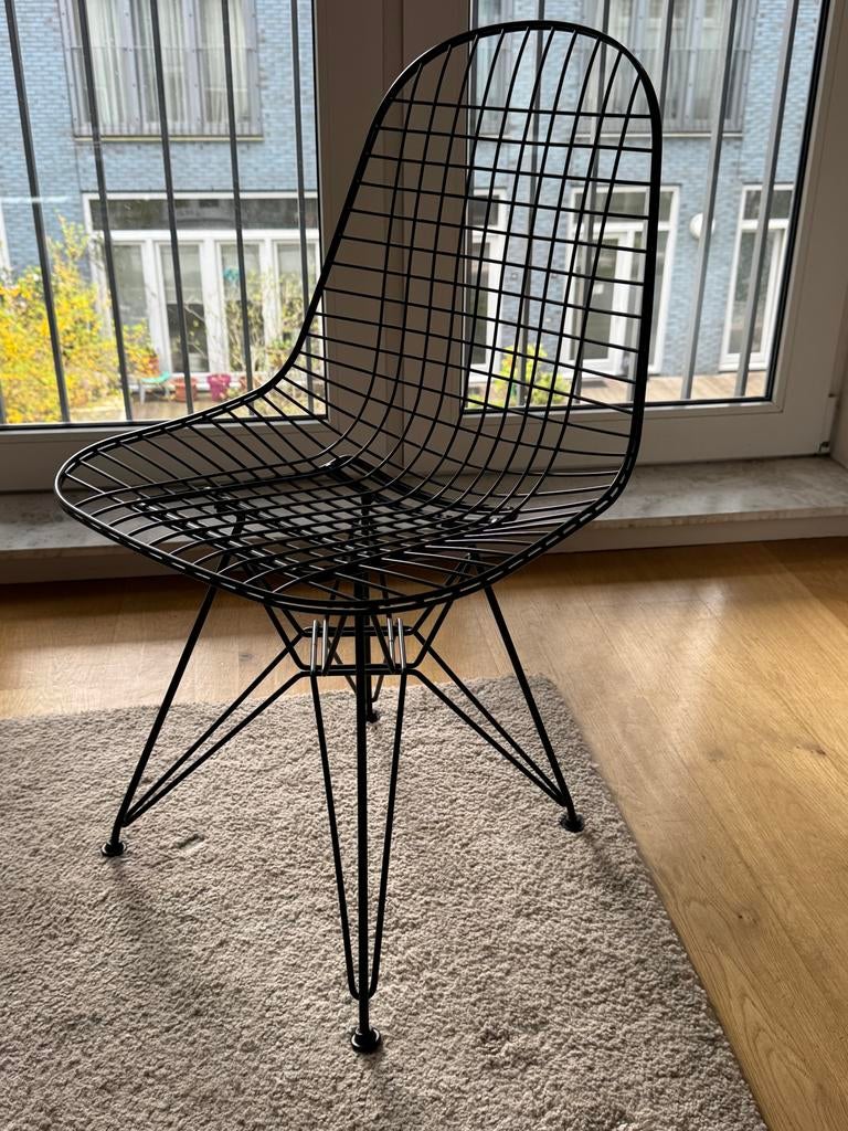 Vitra Eames Wire Chair DKR met vilt glijders, Ophalen, Zwart, Zo goed als nieuw, Metaal