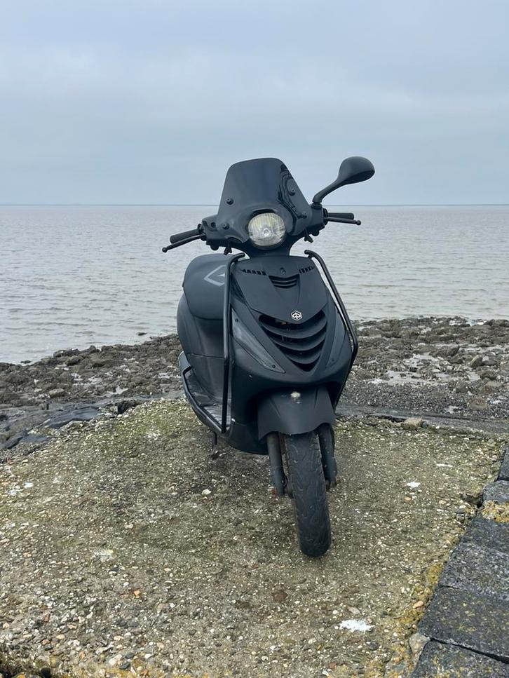 Piaggio zip 4-takt 2v, Fietsen en Brommers, Scooters | Piaggio, Gebruikt, Zip, Maximaal 25 km/u, Benzine, Ophalen