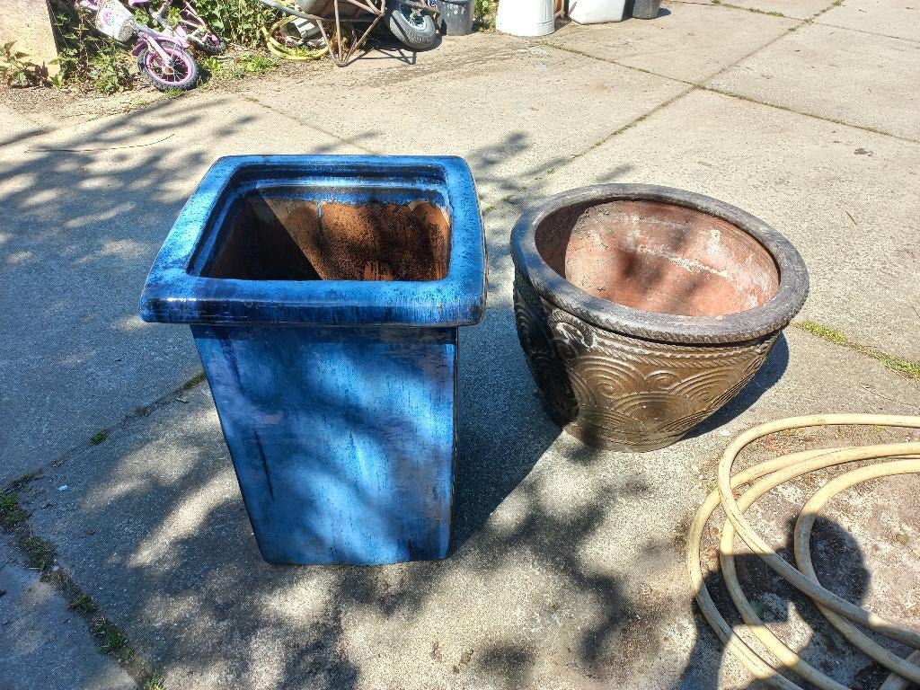 twee grote stenen bloempot, bloempotten 0612954942, Tuin en Terras, Bloempotten, Ophalen, Gebruikt, Minder dan 25 cm, Overige vormen