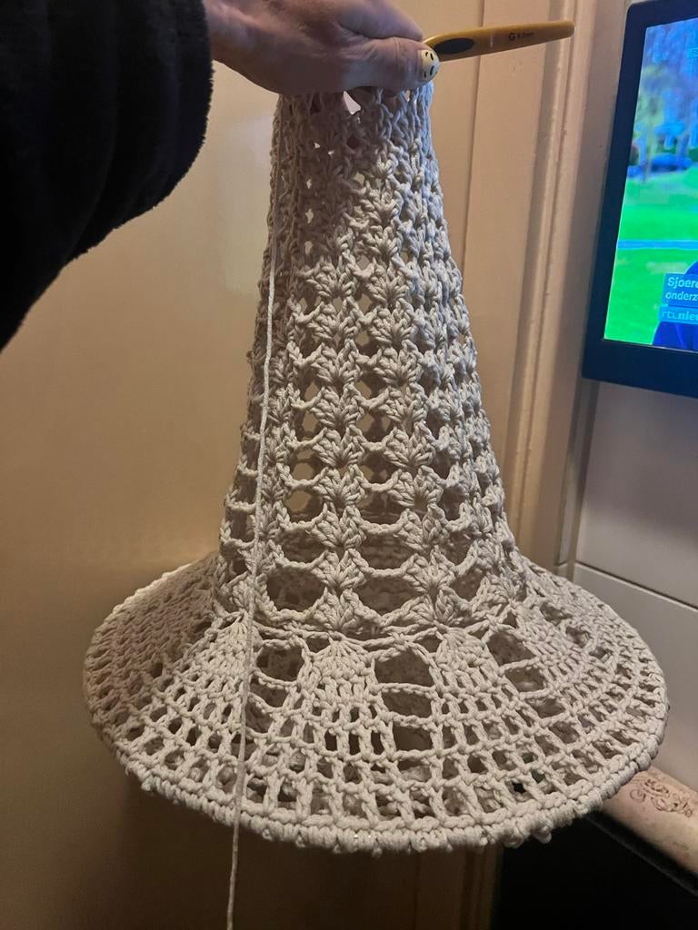 Gehaakte kroonluchter in crème of beige  of op aanvraag, Ophalen of Verzenden, Nieuw, Overige materialen