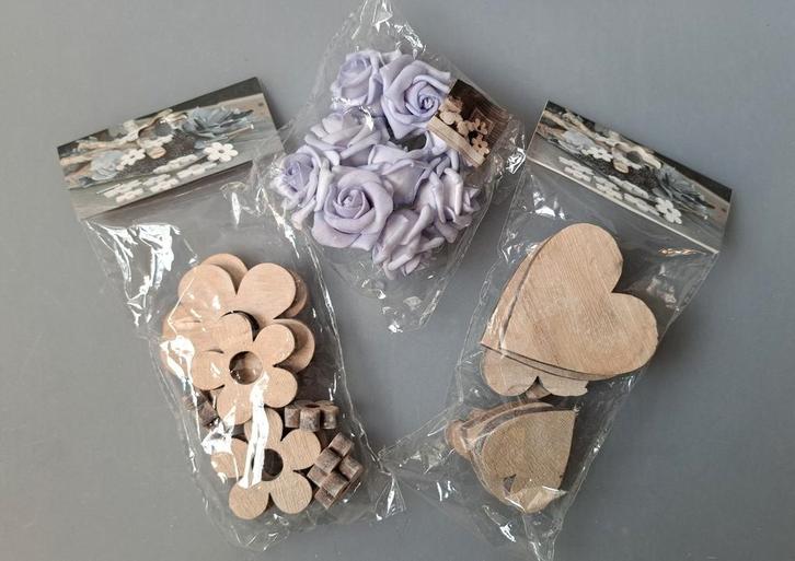 Decoratie set: houten hartjes, bloemen & lila foam roosjes, Hobby en Vrije tijd, Knutselen, Nieuw, Materiaal, Verzenden