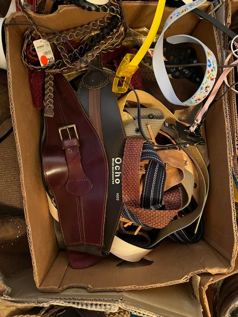 Grote partij damesriemen en ceinturen, Ophalen, Overige kleuren, Nieuw, Tailleriem