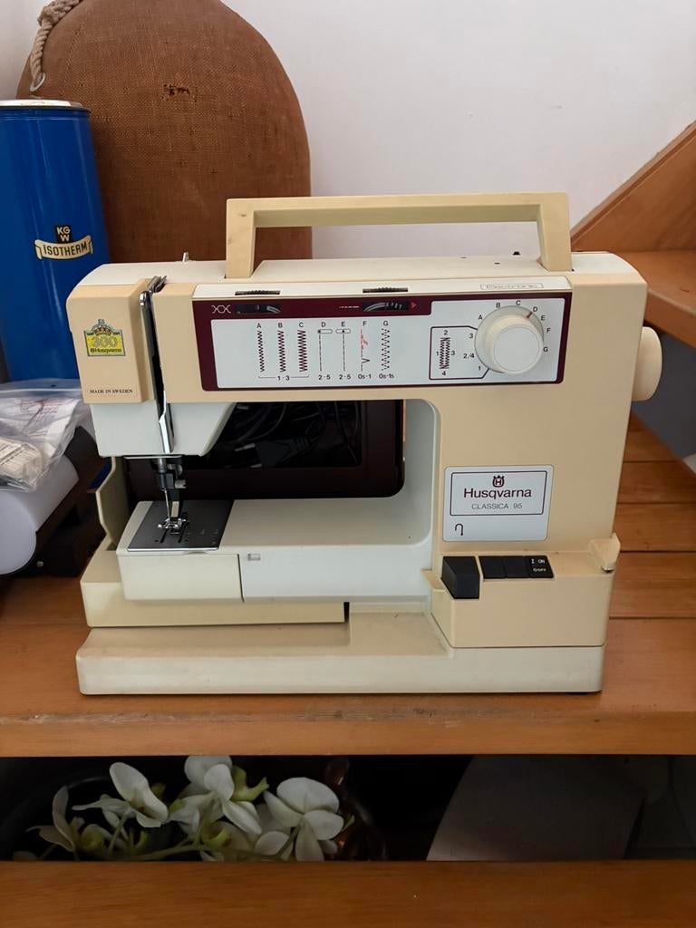 Husqvarna classica 95 naaimachine, Ophalen, Zo goed als nieuw, Naaimachine, Husqvarna