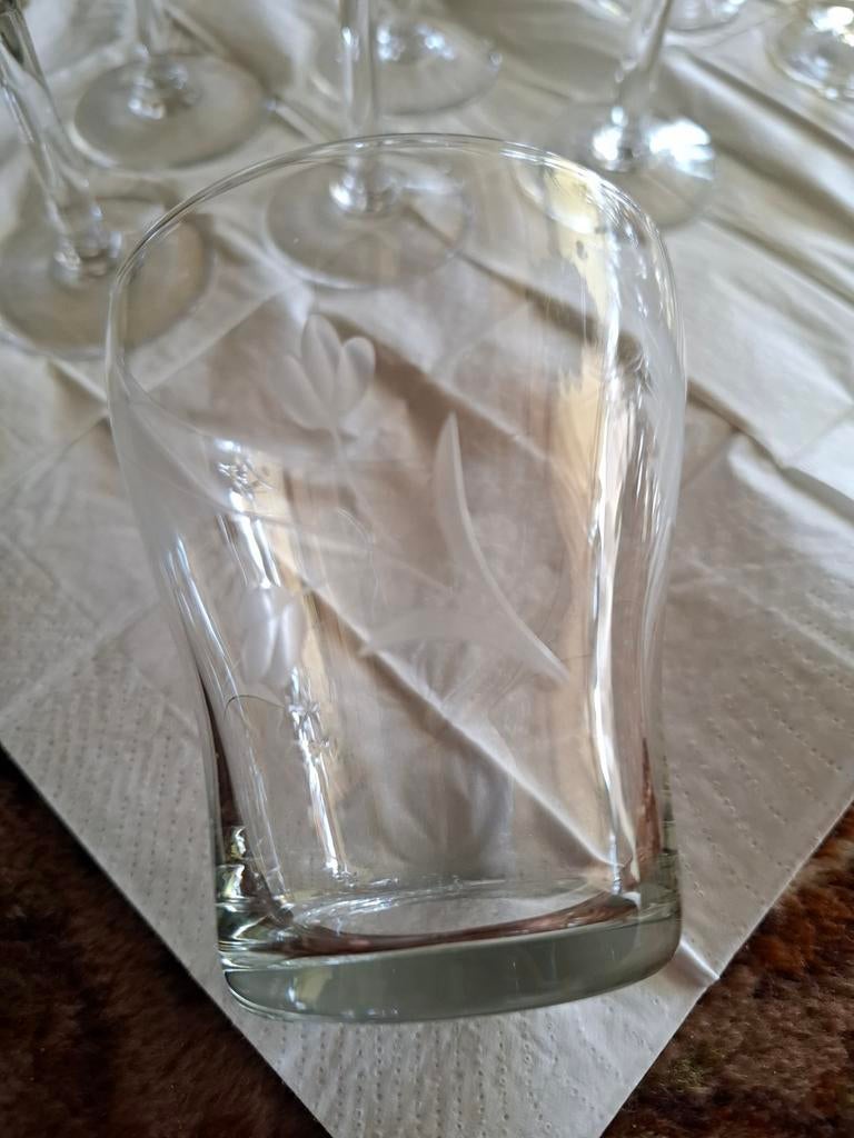 Oud glaswerk met geslepen druifjes t.e.a.b., Antiek en Kunst, Antiek | Glas en Kristal, Ophalen