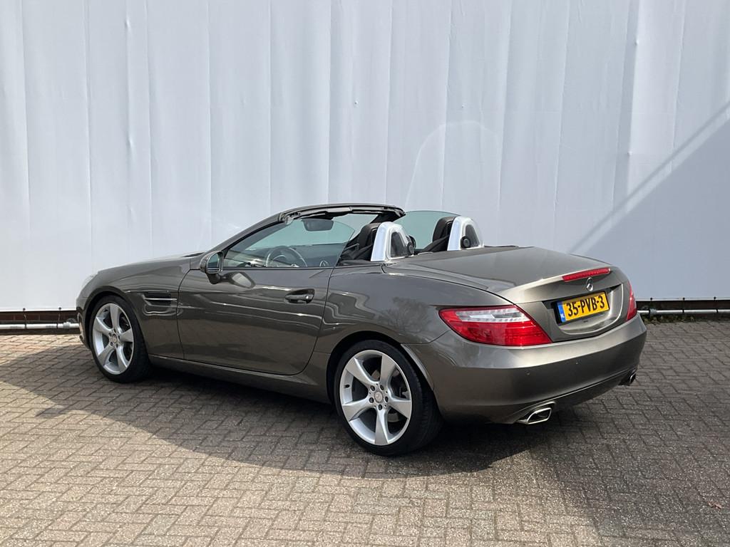 Mercedes-Benz SLK 200 Aut7 Leer Pano Airscarf Xenon OrigNL+N, Auto's, Mercedes-Benz, Automaat, Euro 5, Gebruikt, 1370 kg
