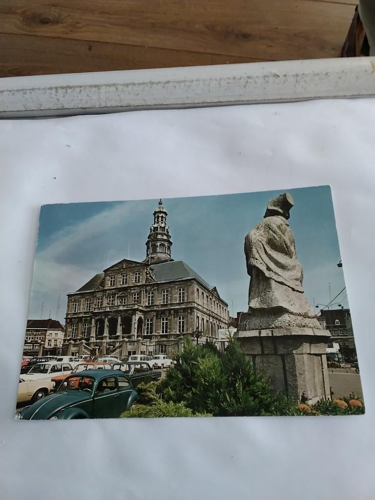 MAASTRICHT  STADHUIS EN "MOOSWIEF", Ophalen of Verzenden, Limburg