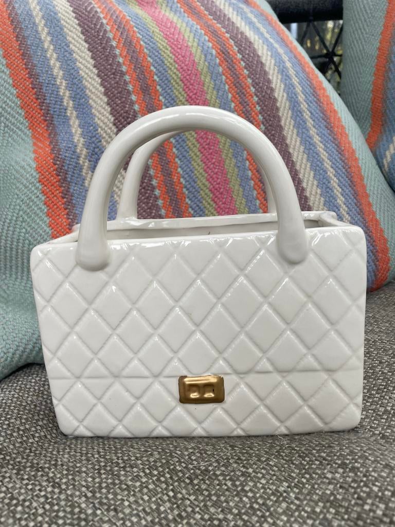 Bloemenvaas in vorm van een tas, Gebruikt, Wit, Aardewerk of Porselein, Ophalen of Verzenden