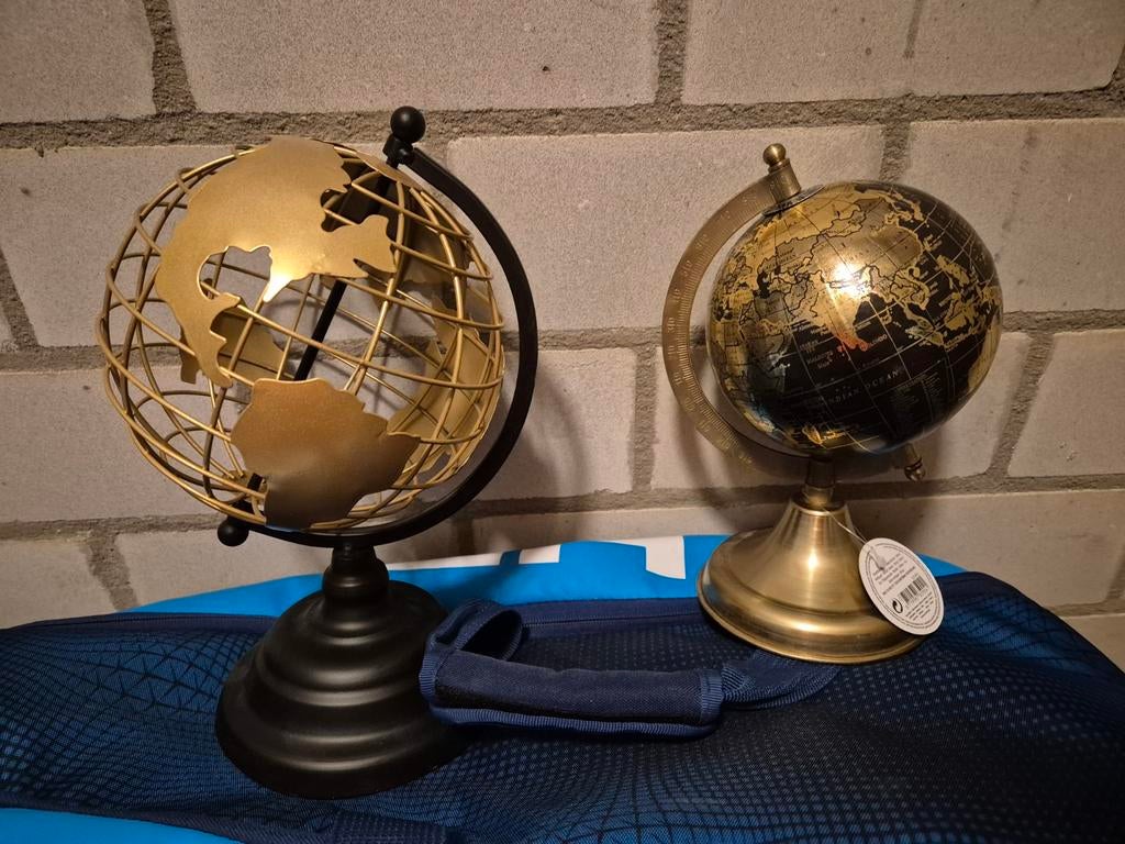 Twee maal globe wereldbol, Verzenden, Gebruikt