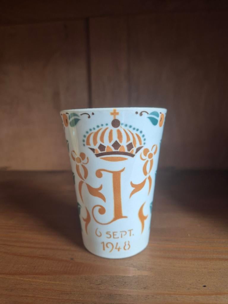 Antieke Herinneringsbeker Troonswisseling 1948 Juliana, Ophalen
