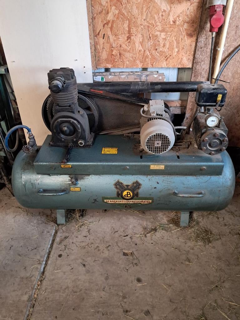 De Backer Compressor 200l, Doe-het-zelf en Verbouw, Compressors, 100 liter of meer, Ophalen, Gebruikt, 200 tot 400 liter/min