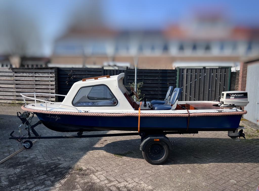Placom 410 kajuitboot met 25pk Johnson en trailer, Watersport en Boten, Ophalen, 10 tot 30 pk, Zo goed als nieuw, Tot 6 meter