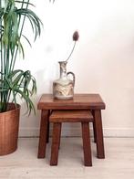 Set van 2 vintage brutalist eiken bijzettafeltjes jaren ‘70, Huis en Inrichting, Tafels | Bijzettafels, Ophalen, Minder dan 45 cm