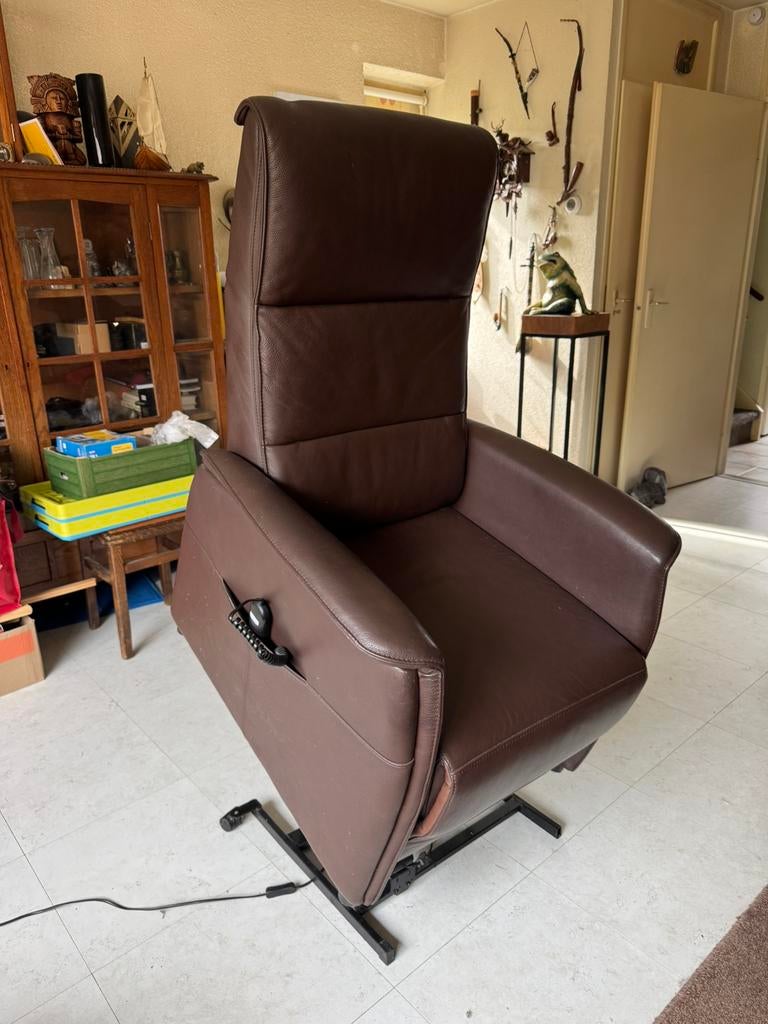 Elektrische Sta-op-Stoel / Relax Fauteuil Ciar bruin leder, Ophalen, Gebruikt, 50 tot 75 cm, Leer