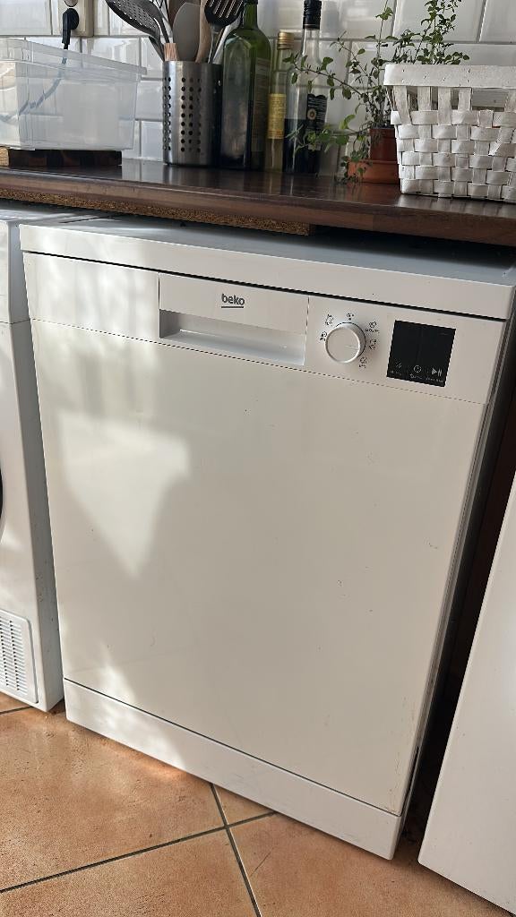 Dishwasher Beko Freestanding Vaatwasser, Witgoed en Apparatuur, Vaatwasmachines, Gebruikt, Vrijstaand, Minder dan 85 cm, 10 tot 14 liter
