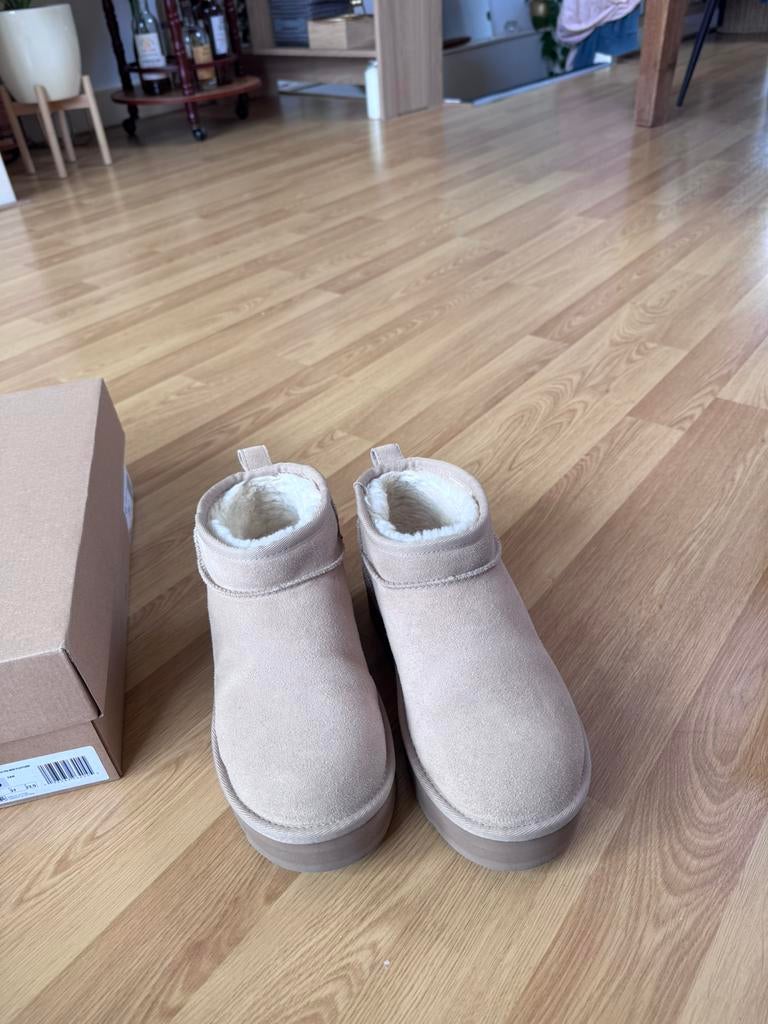 Uggs Ultra Mini Platform 37 sand z.g.a.n., Ophalen of Verzenden, Zo goed als nieuw, Beige