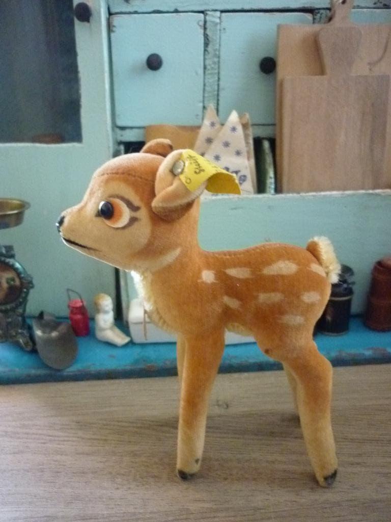 Antieke bambi van Steiff met knopje, vaantje en schildje., Verzenden