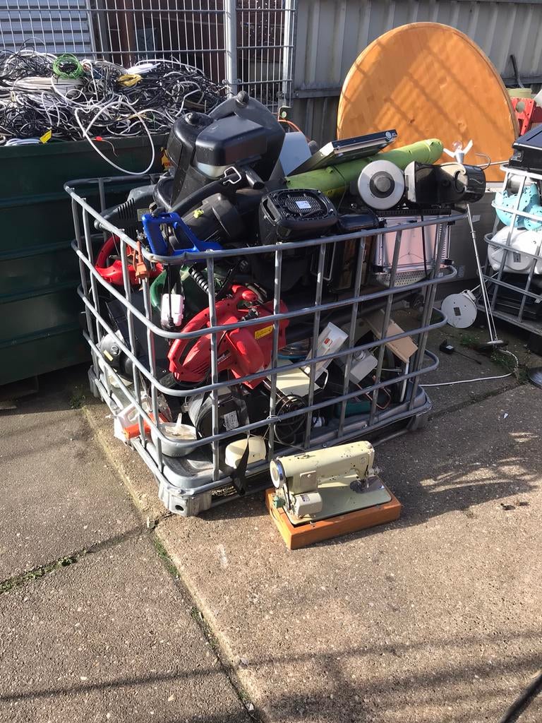 Krat met diverse elektronica ( werking onbekend), Ophalen, X, X, X