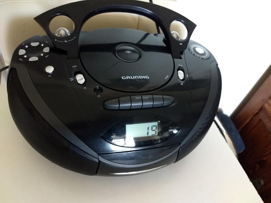 Goede Grundig Radio, Ophalen, Zo goed als nieuw, Radio, Met cd-speler