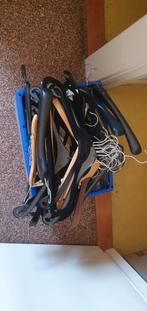 Ongeveer 100 kledinghangers, Kleding | Dames, Kledinghangers, Ophalen, Zo goed als nieuw, Hout