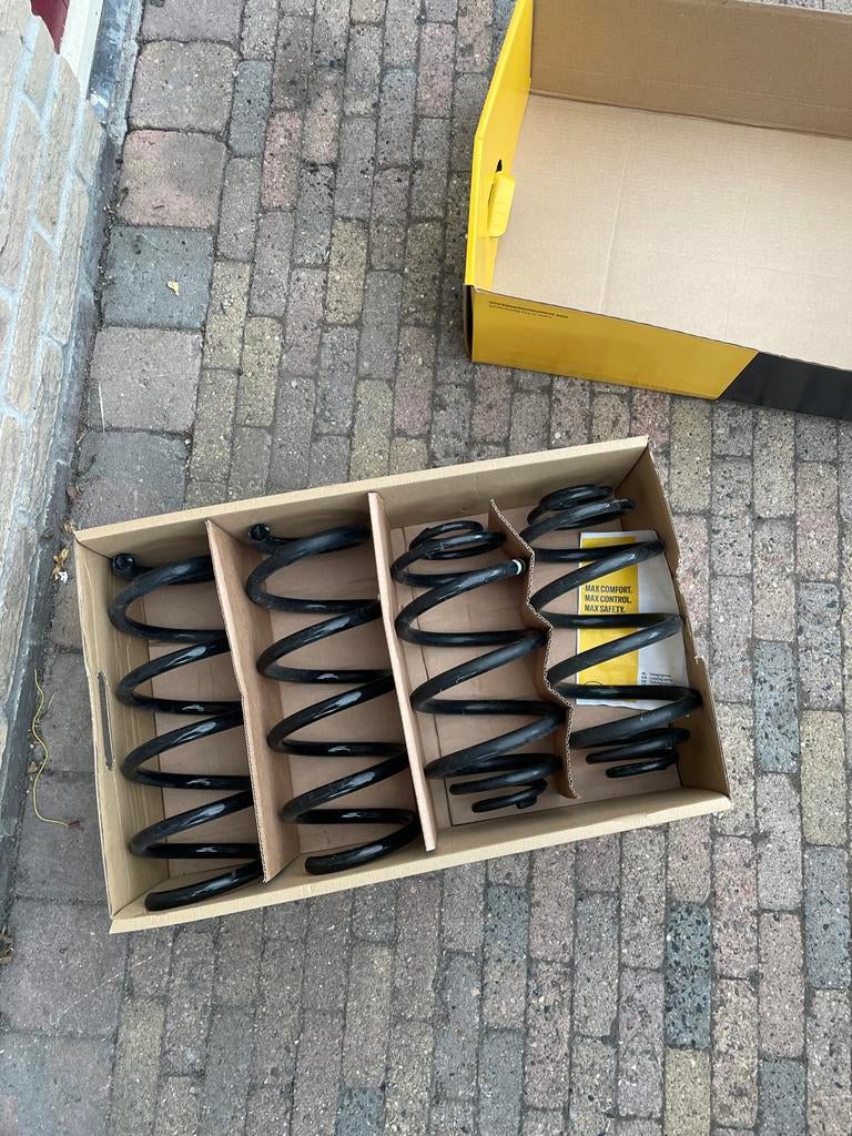 Renault Trafic 2014/2026 nieuwe verenset, Ophalen of Verzenden, Nieuw, Renault