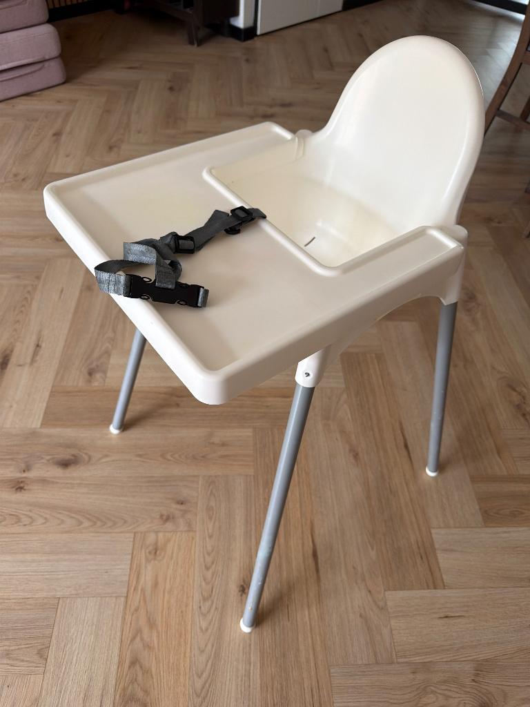 IKEA ANTILOP Hoge kinderstoel met blad, Wit, Kinderen en Baby's, Kinderstoelen, Ophalen, Zo goed als nieuw, Overige typen, Gordel(s)
