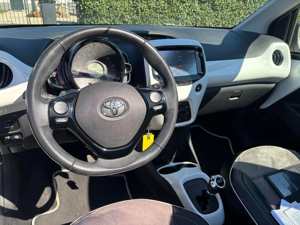 Toyota Aygo 1.0 VVT-i x-pose | Automaat | Camera achter | Cl, LED verlichting, Gebruikt, Euro 6, 4 stoelen