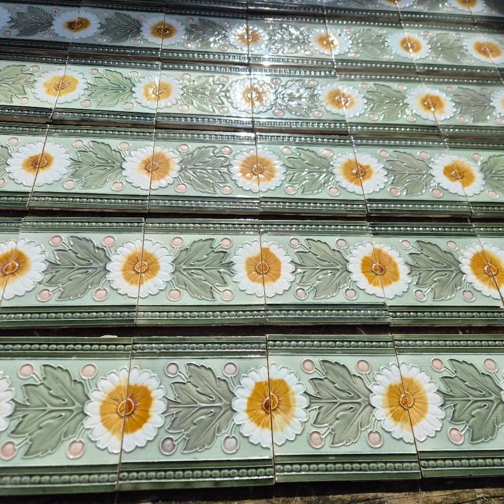 57 art nouveau randtegels grijsgroen tinten witte bloem, Ophalen