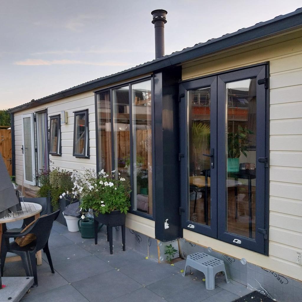 Chalet Maximus 11x4mtr thermopane beglazing 2 slk mantelzorg, Caravans en Kamperen, Stacaravans, tot en met 6, Ophalen of Verzenden