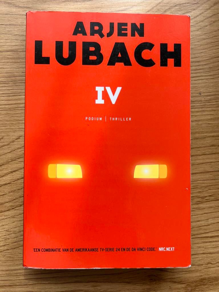 Arjen Lubach - IV, Boeken, Thrillers, Gelezen, Ophalen of Verzenden
