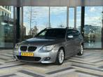 BMW 5-Serie 3.0 530I Touring AUT 2006 Grijs, Auto's, Automaat, Achterwielaandrijving, Zwart, 2996 cc