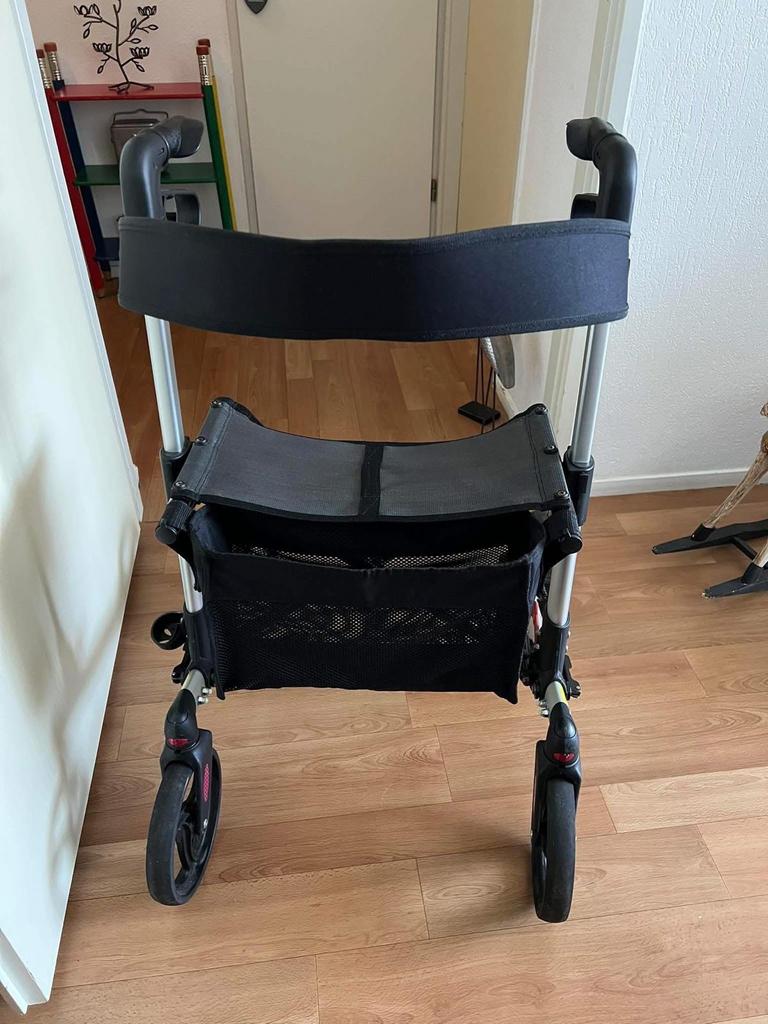 Mooie rollator, Ophalen, Opvouwbaar, Zo goed als nieuw
