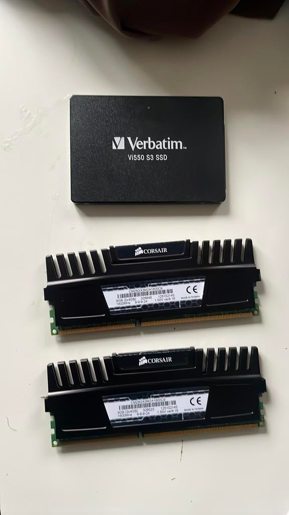 Set: Corsair Vengeance 8GB DDR3 RAM + Verbatim 128GB SSD, Ophalen, Zo goed als nieuw, DDR3, Laptop