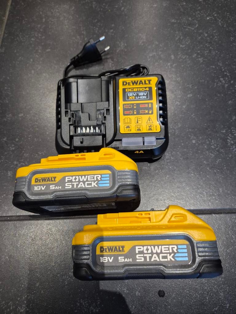 Twee 18V 5ah powerstack accu's + lader *Nieuw*, Doe-het-zelf en Verbouw, Gereedschap | Machine-onderdelen en Toebehoren, Ophalen of Verzenden