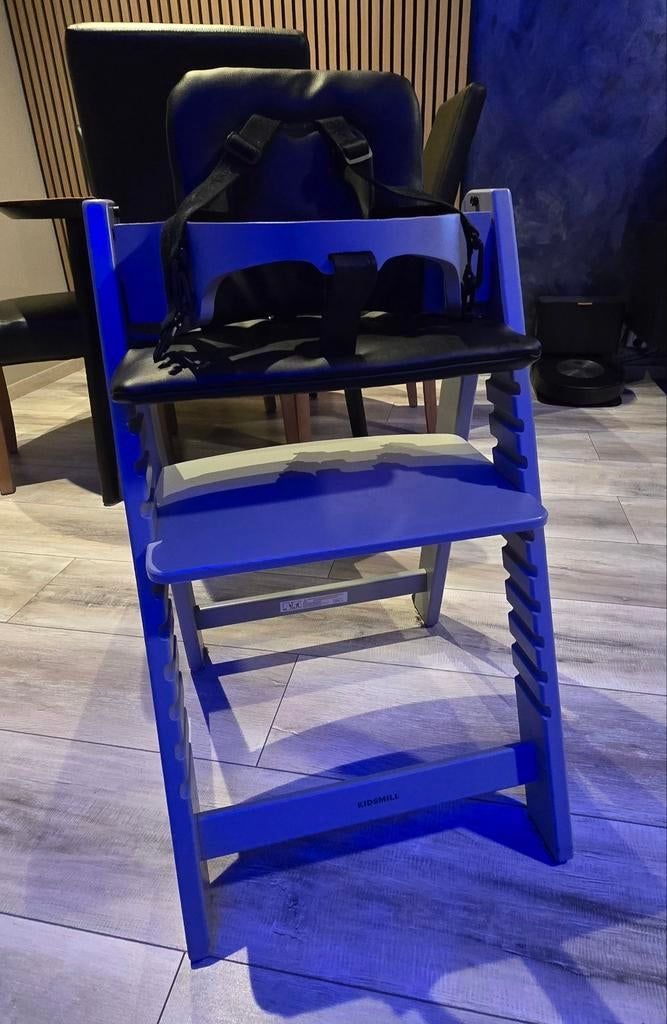 Kidsmill kinderstoel solid grey, Kinderen en Baby's, Kinderstoelen, Zo goed als nieuw, Meegroeistoel, Ophalen