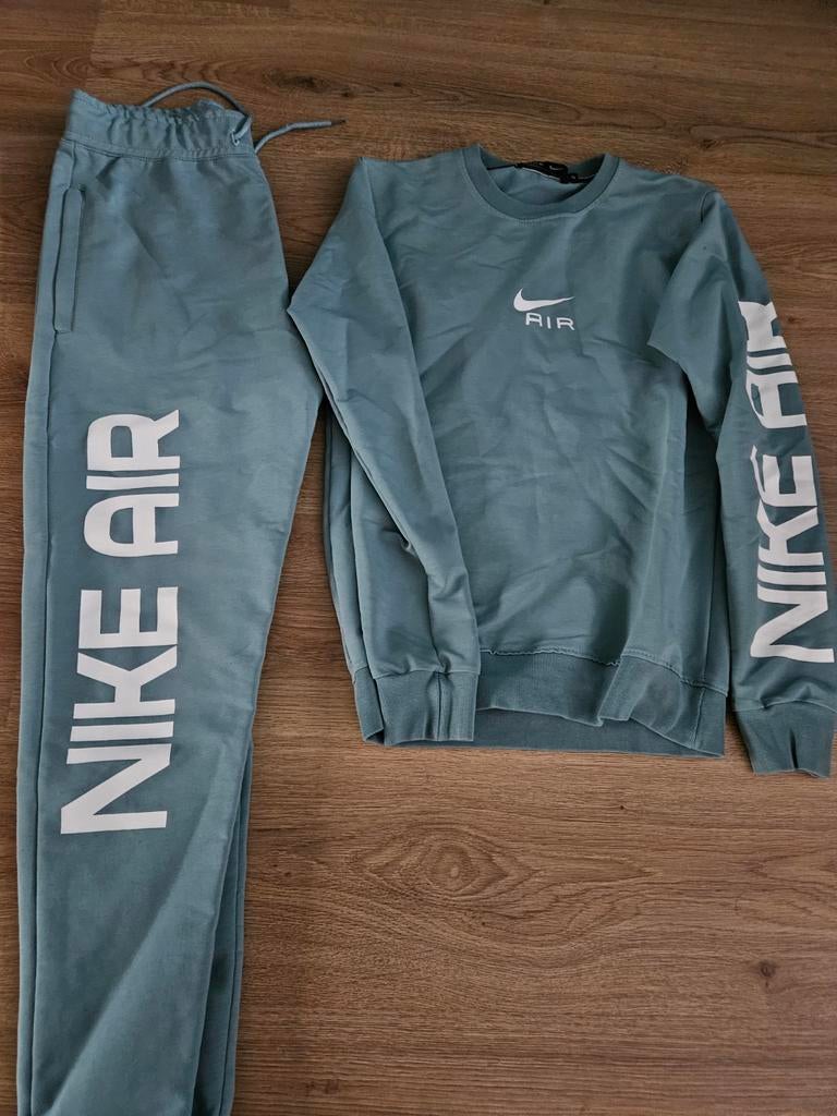 Nike kinder trainingspak maat 152-158 - Zo goed als nieuw, Kinderen en Baby's, Kinderkleding | Maat 152, Jongen of Meisje, Ophalen of Verzenden
