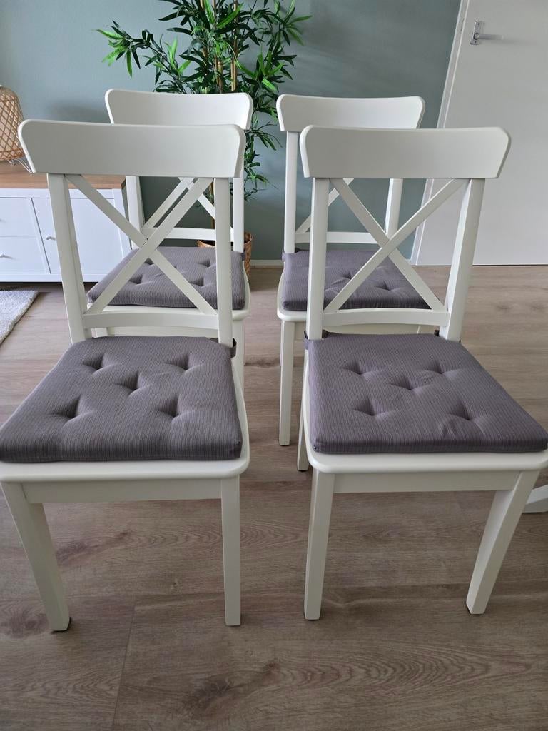 4 stuks Ikea eetkamerstoelen met losse kussentjes, Huis en Inrichting, Stoelen, Ophalen, Zo goed als nieuw, Wit, Vijf, Zes of meer stoelen