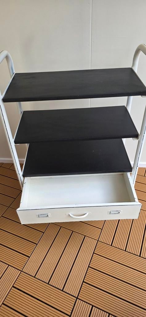 Witte metalen drankkast met zwart houten planken, Huis en Inrichting, Ophalen, Gebruikt