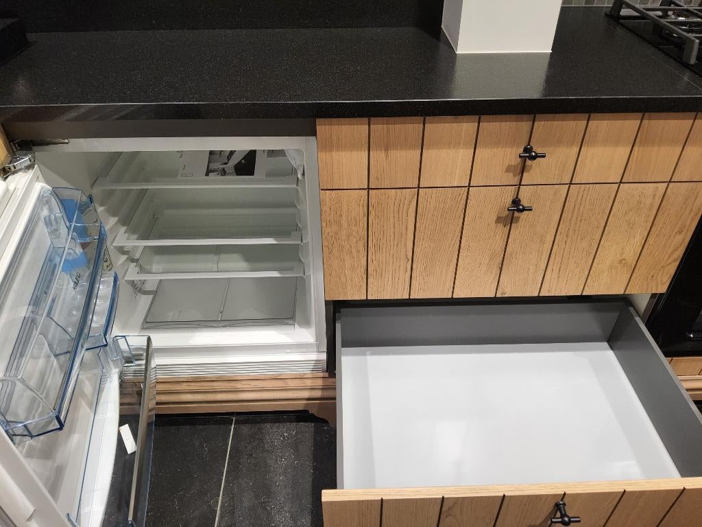 Frigo tafelmodel AEG SKS58200F0 nishoogte 82 cm A+ onderbouw, Ophalen, Zonder vriesvak, Minder dan 85 cm, 100 tot 150 liter