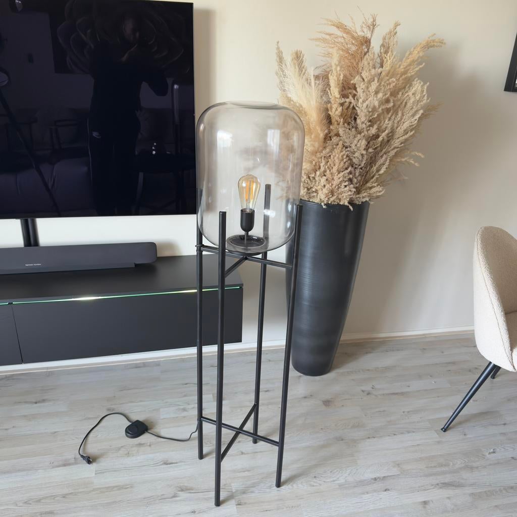 Vloerlamp met glazen bol / licht smoked glass, Huis en Inrichting, Lampen | Vloerlampen, Ophalen of Verzenden, Zo goed als nieuw