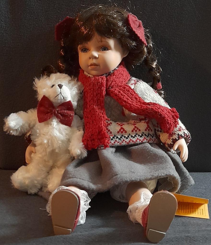 Porseleinen meisjes pop met beertje RF Collection, Verzamelen, Poppen, Zo goed als nieuw, Pop, Ophalen of Verzenden