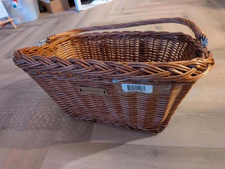 Fietsmand Basil hond, Fietsen en Brommers, Fietsaccessoires | Fietsmanden, Zo goed als nieuw, Fietsmand, Stuurbevestiging, Ophalen of Verzenden